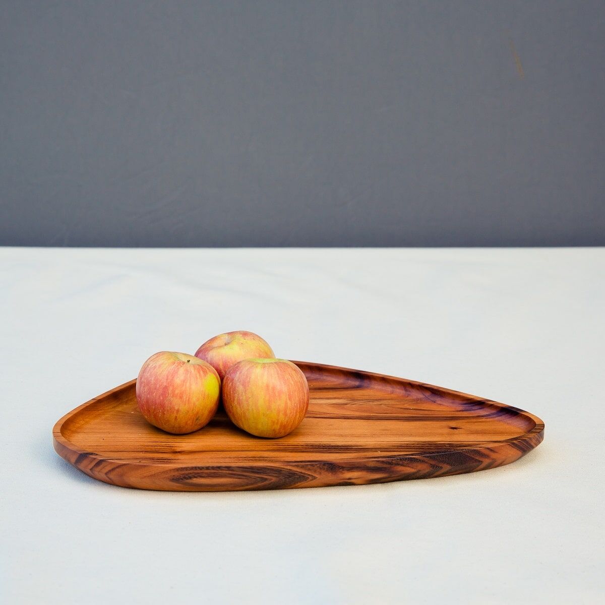 Leaf Tray Med with 3 apples Medium wooden Leaf-shaped Tray with three apples