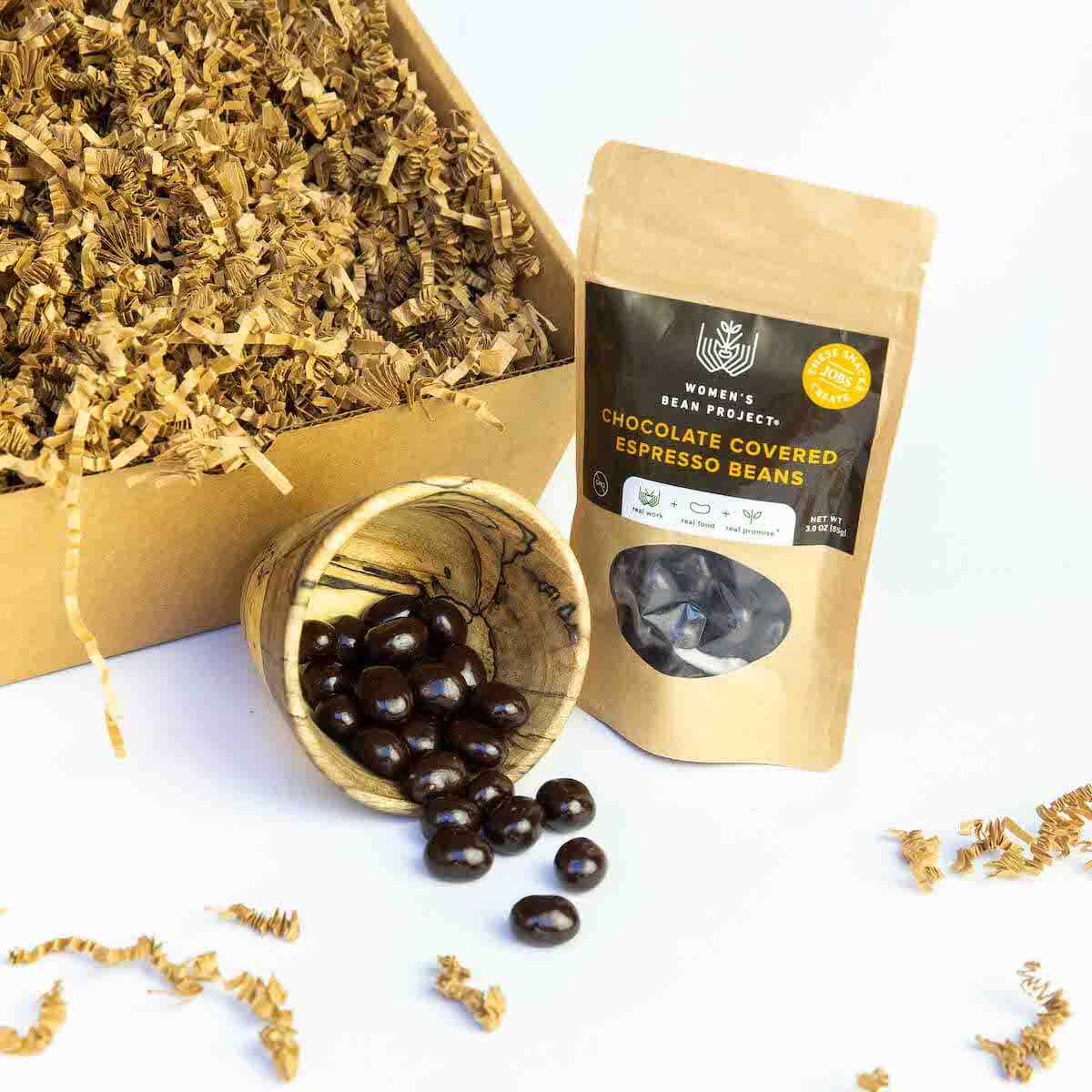 Chocolate-covered espresso beans & Pixi mini bowl gift set Gift set: chocolate-covered espresso beans in package + wood mini bowl